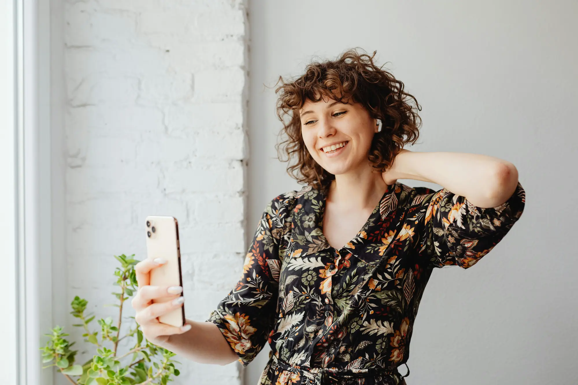 Mujer haciendo una vídeo ID - dar de alta - CarteraDigital.com